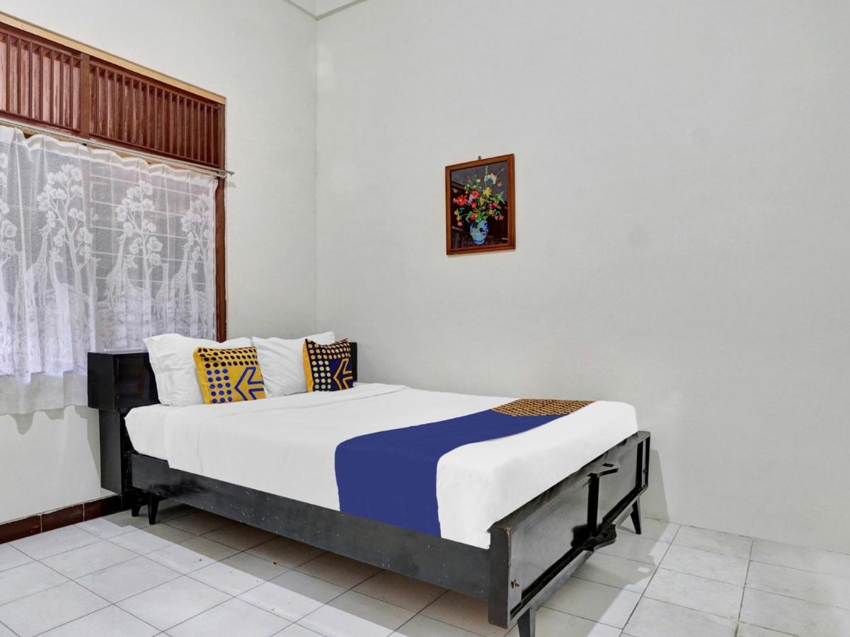 Oyo Life 90539 Taman Borobudur Guest House Syariah Blimbing  Экстерьер фото