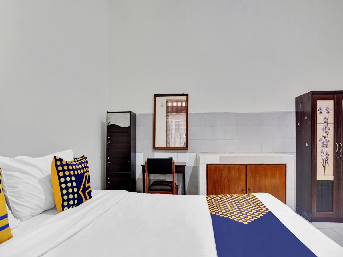 Oyo Life 90539 Taman Borobudur Guest House Syariah Blimbing  Экстерьер фото