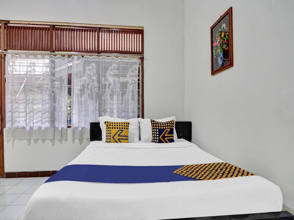 Oyo Life 90539 Taman Borobudur Guest House Syariah Blimbing  Экстерьер фото
